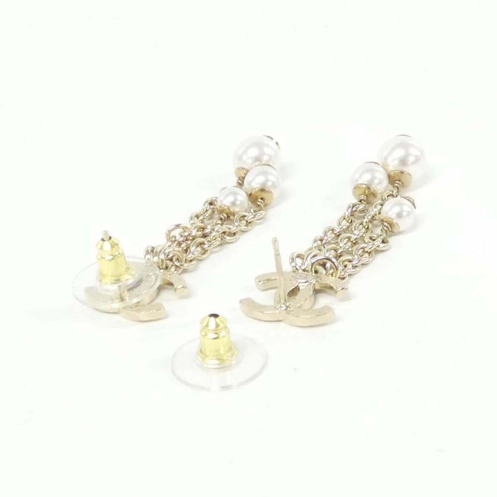 CHANEL White Earrings - Picture 3 of 3